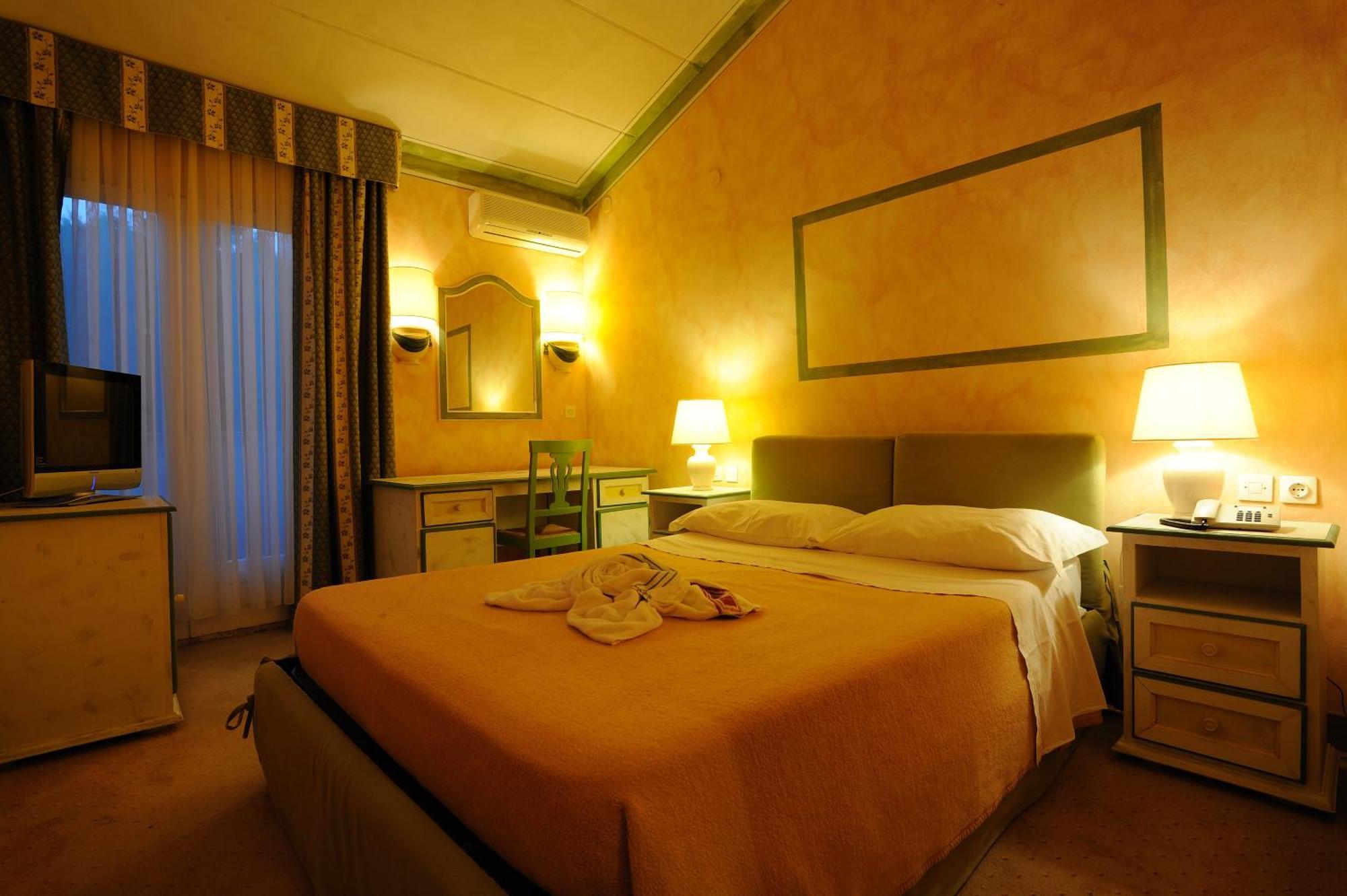 Hotel Solitudo Uble Ngoại thất bức ảnh