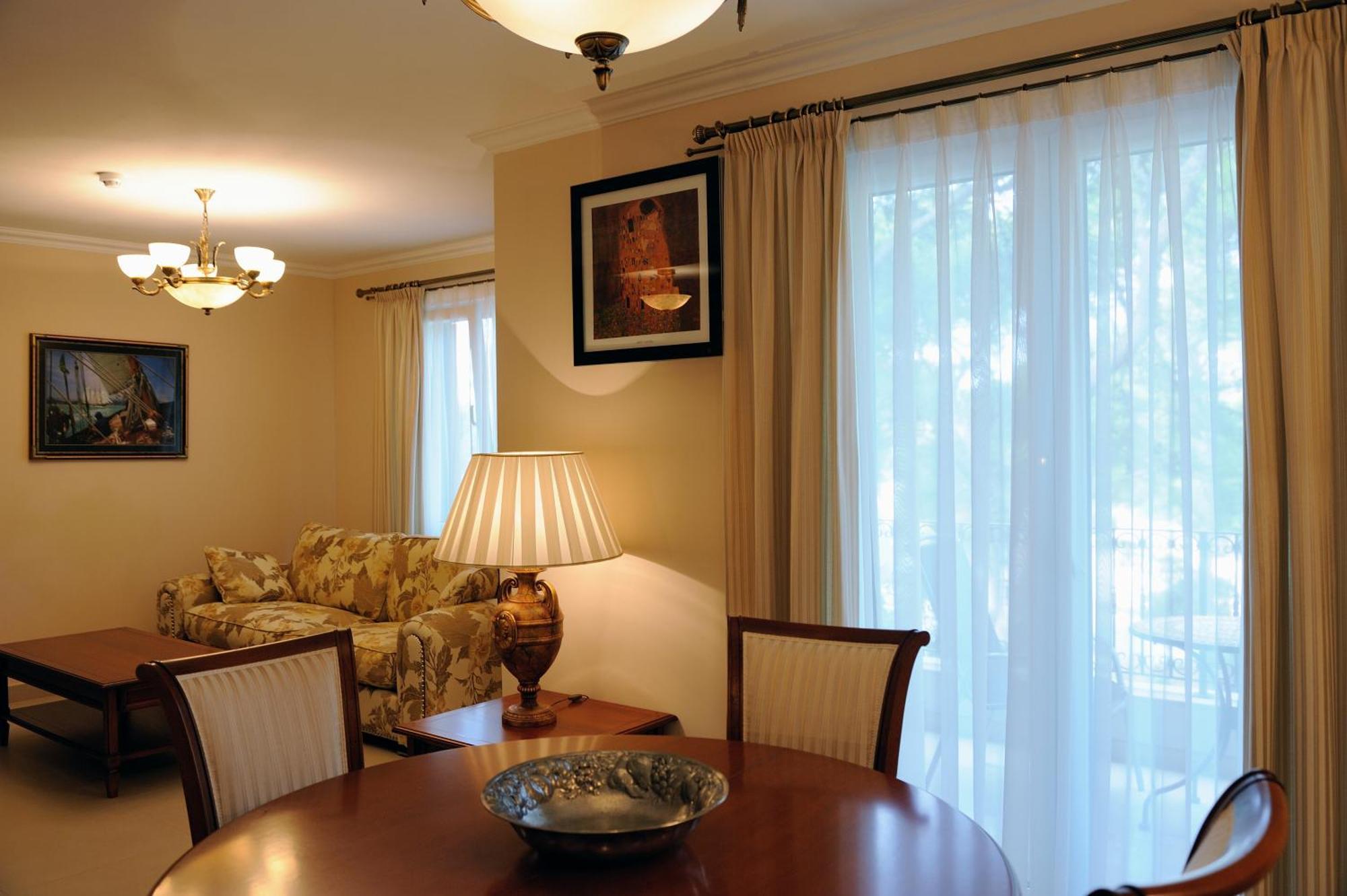 Hotel Solitudo Uble Ngoại thất bức ảnh