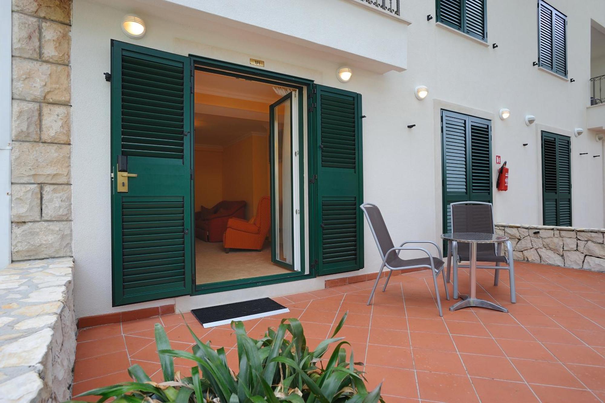 Hotel Solitudo Uble Ngoại thất bức ảnh