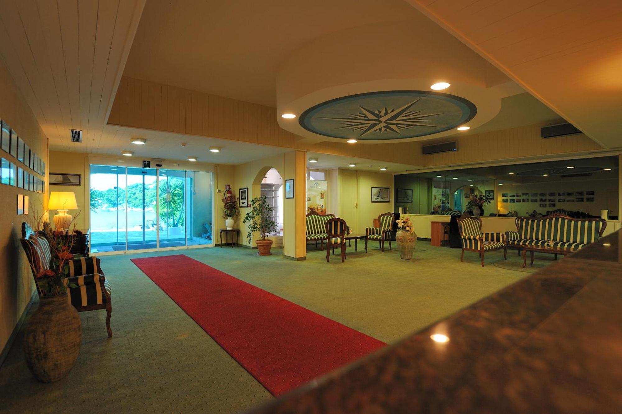 Hotel Solitudo Uble Ngoại thất bức ảnh
