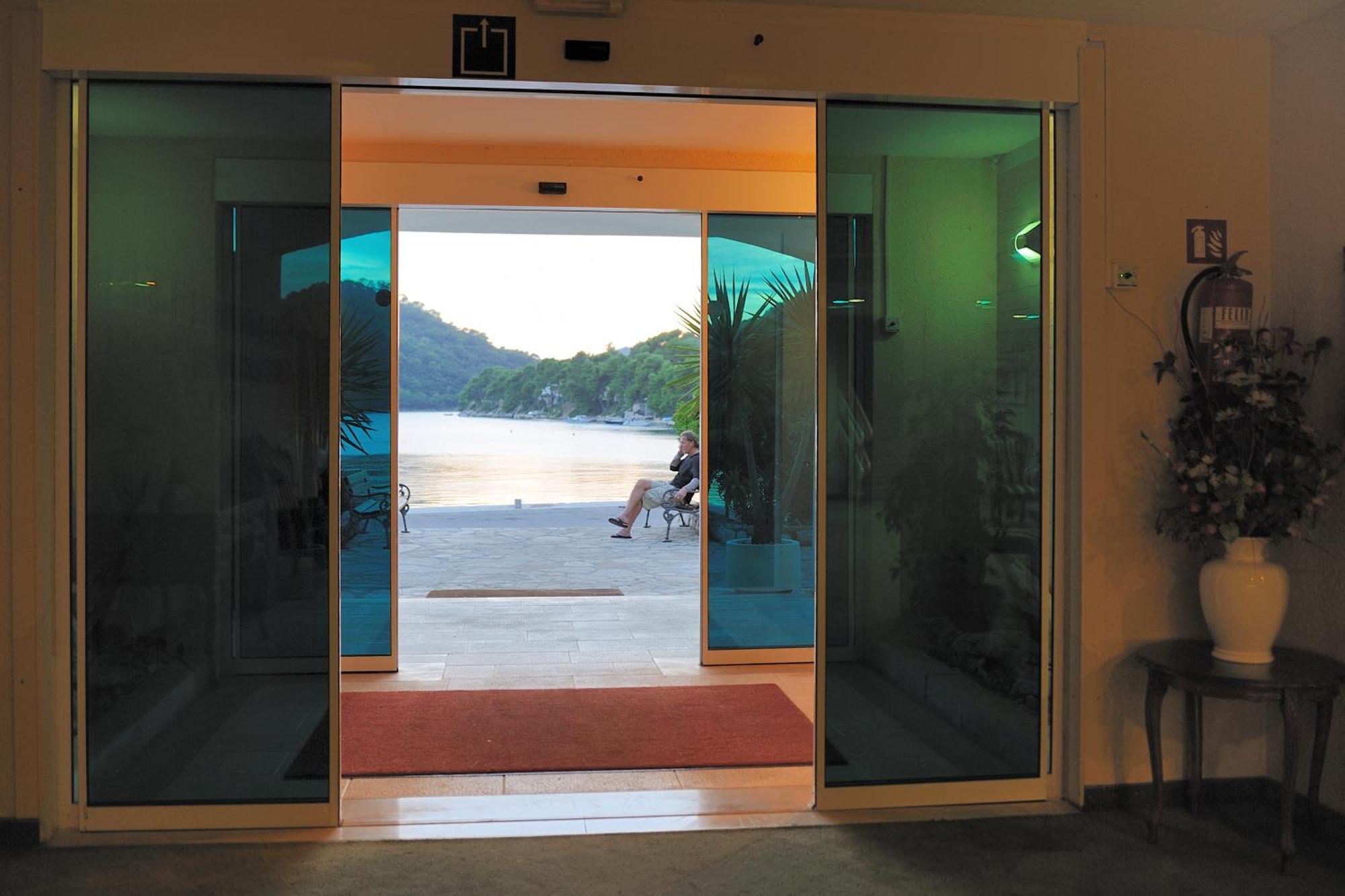 Hotel Solitudo Uble Ngoại thất bức ảnh