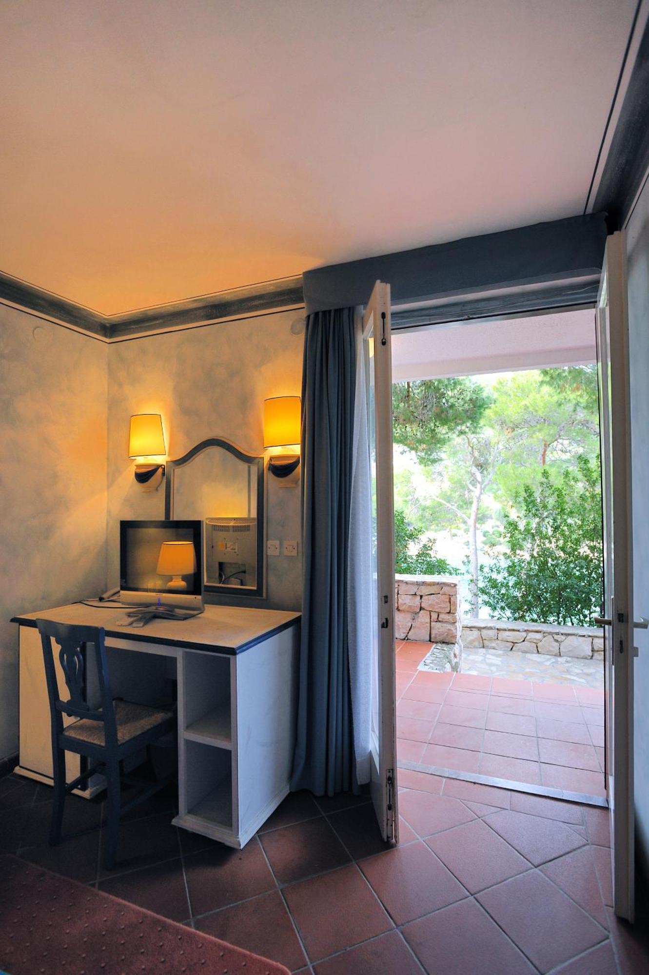 Hotel Solitudo Uble Ngoại thất bức ảnh