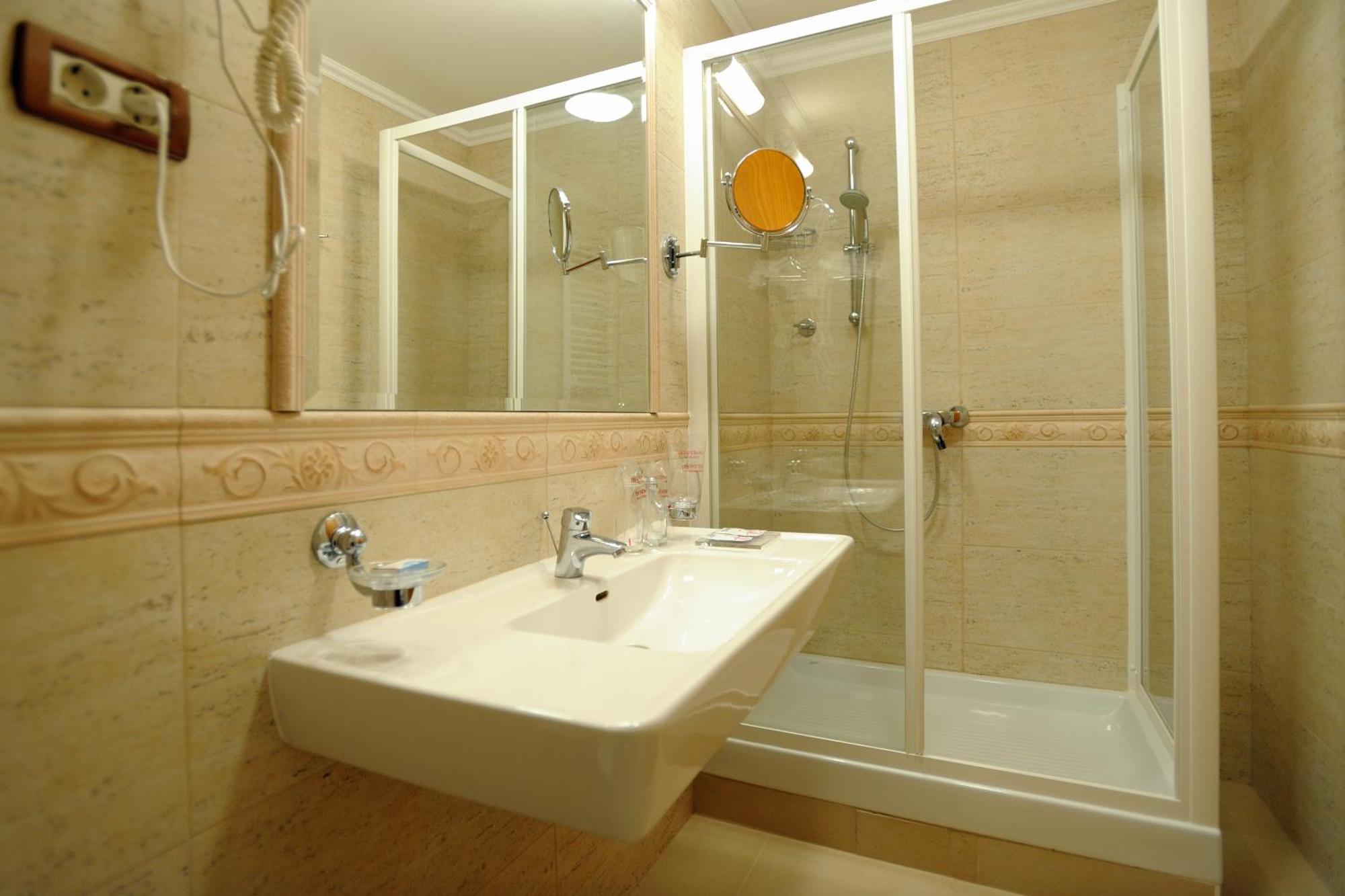 Hotel Solitudo Uble Ngoại thất bức ảnh