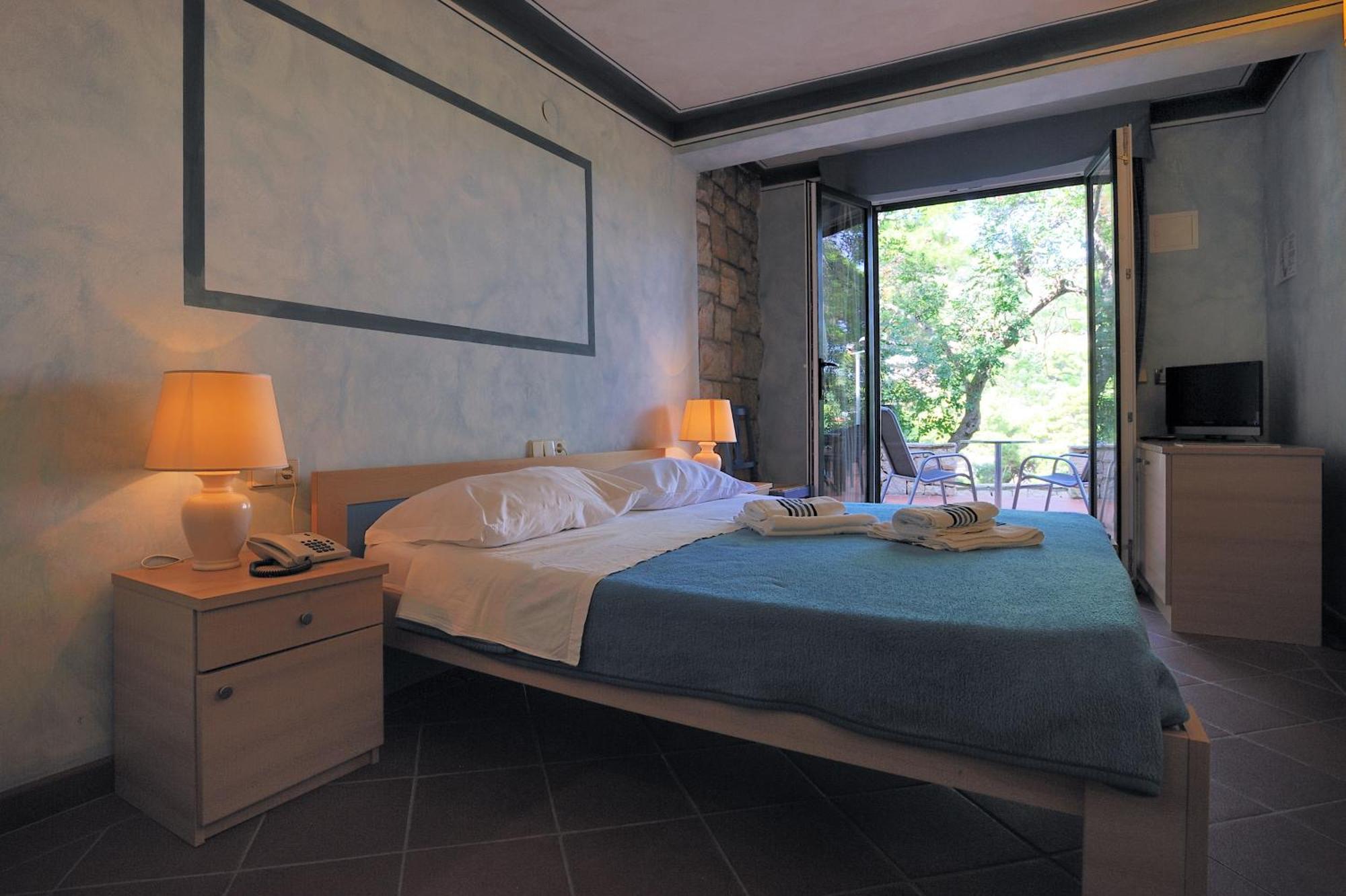 Hotel Solitudo Uble Ngoại thất bức ảnh