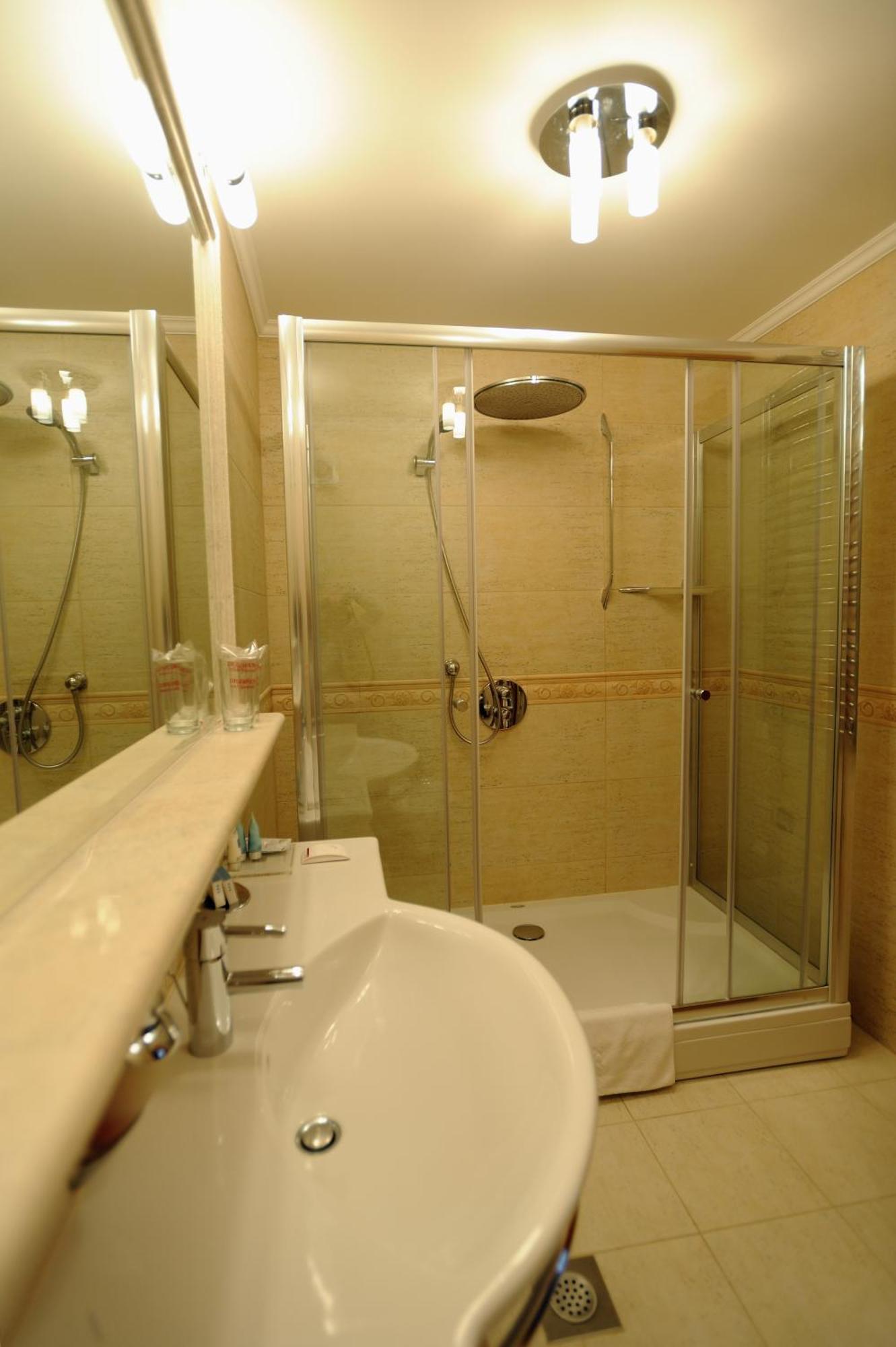 Hotel Solitudo Uble Ngoại thất bức ảnh