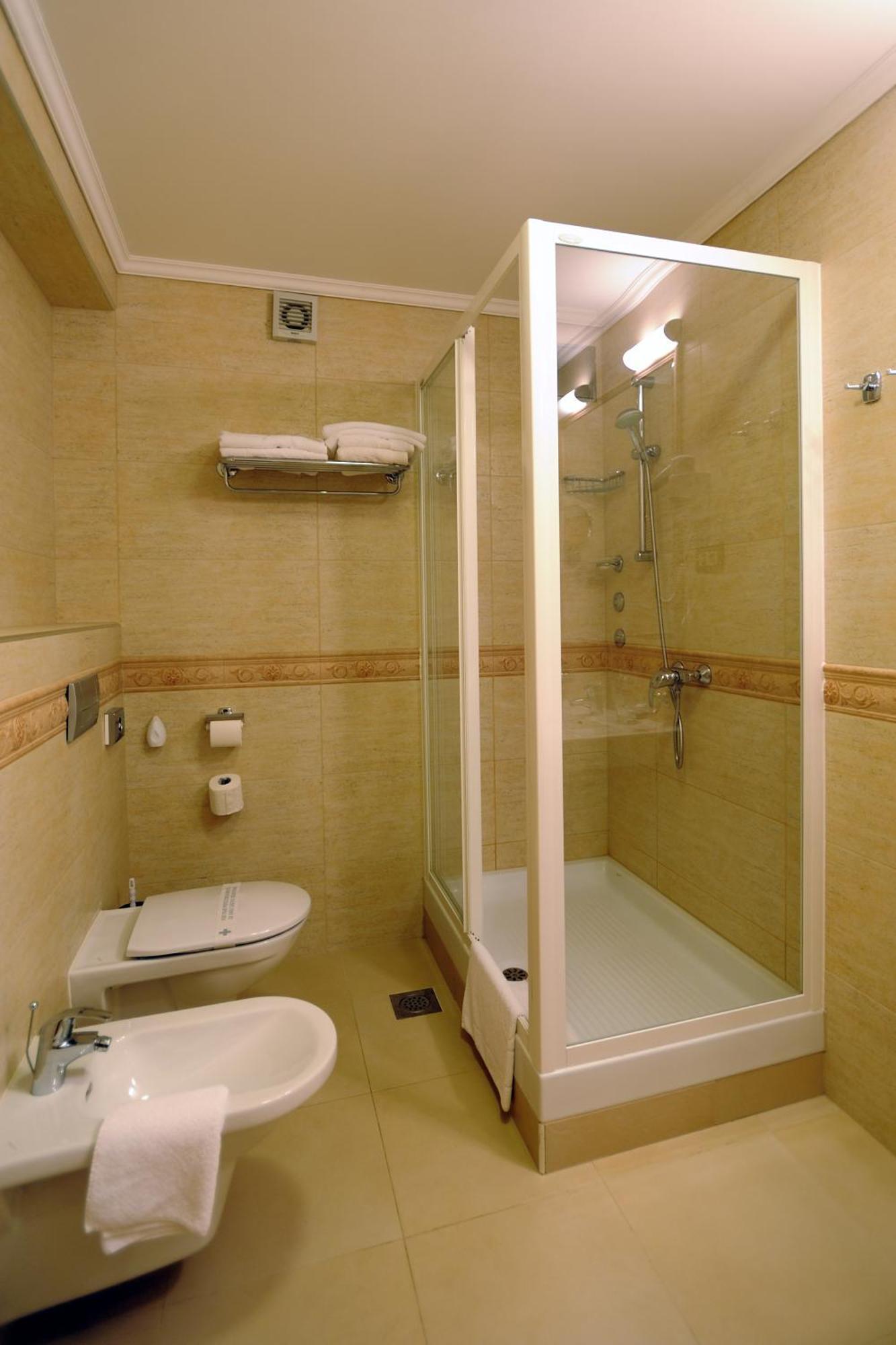 Hotel Solitudo Uble Ngoại thất bức ảnh
